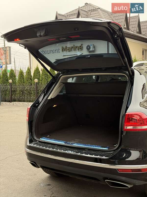 Внедорожник / Кроссовер Volkswagen Touareg 2016 в Виннице