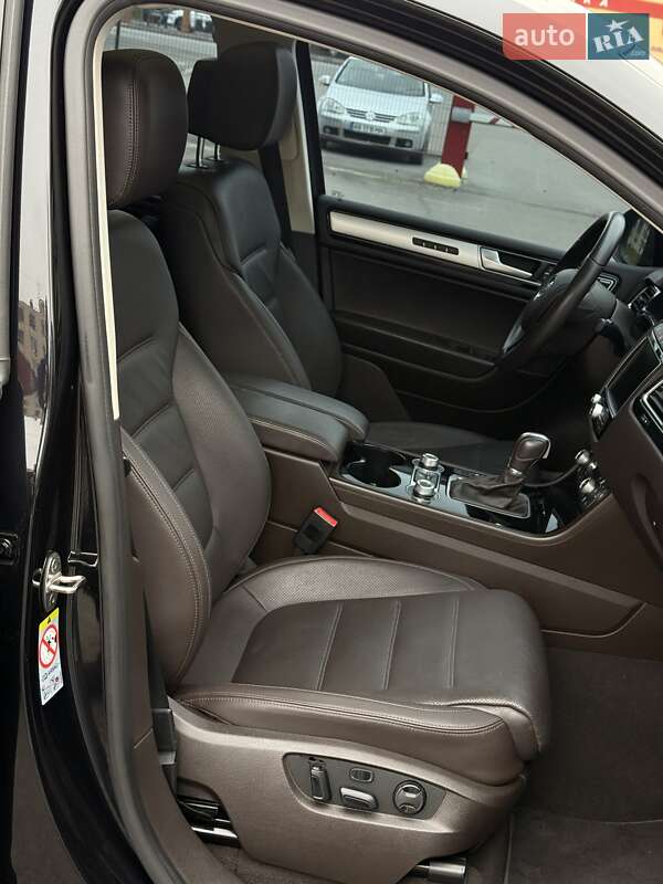 Внедорожник / Кроссовер Volkswagen Touareg 2016 в Виннице