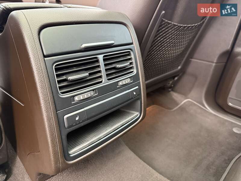 Внедорожник / Кроссовер Volkswagen Touareg 2016 в Виннице