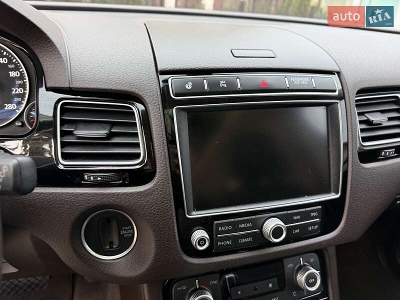 Внедорожник / Кроссовер Volkswagen Touareg 2016 в Виннице