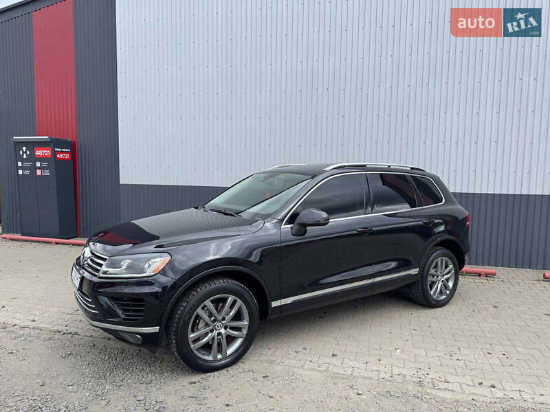 Внедорожник / Кроссовер Volkswagen Touareg 2015 в Луцке