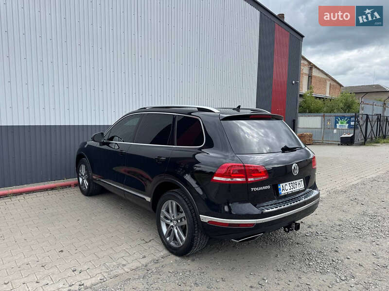 Внедорожник / Кроссовер Volkswagen Touareg 2015 в Луцке