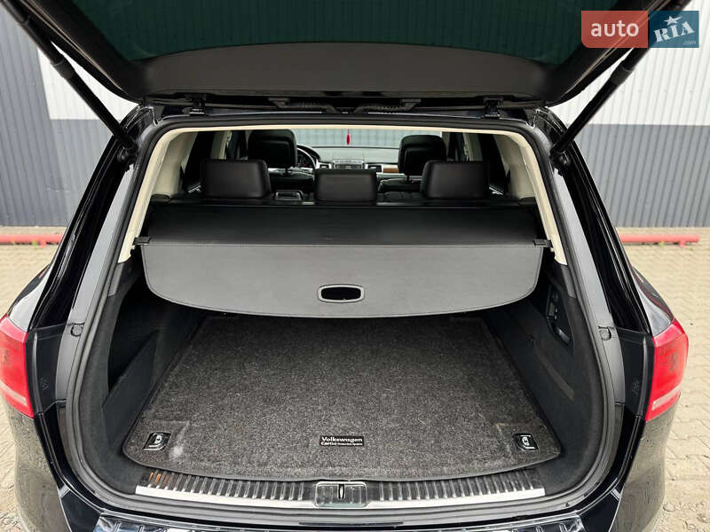 Внедорожник / Кроссовер Volkswagen Touareg 2015 в Луцке