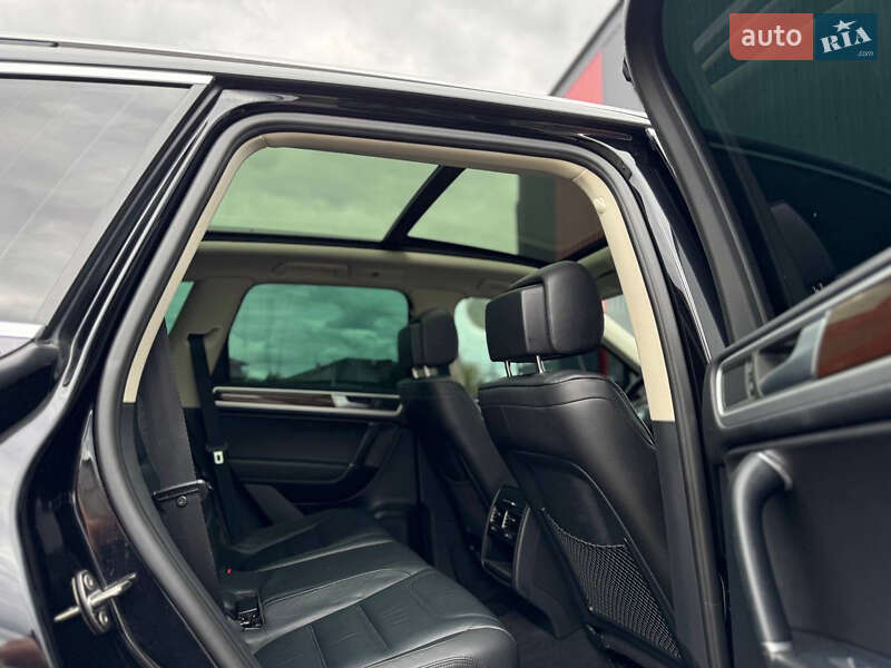 Внедорожник / Кроссовер Volkswagen Touareg 2015 в Луцке