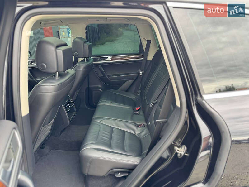 Внедорожник / Кроссовер Volkswagen Touareg 2015 в Луцке