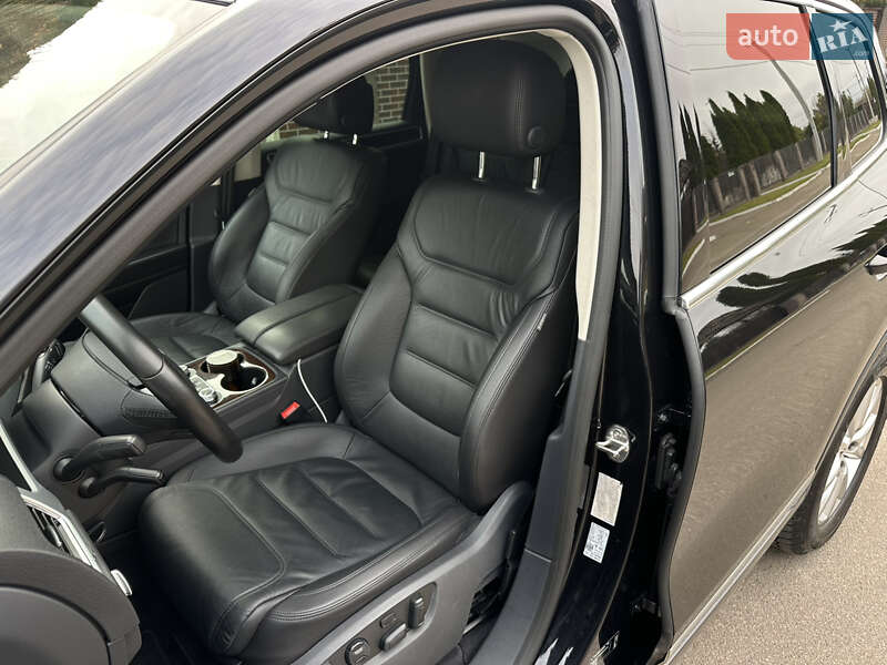 Внедорожник / Кроссовер Volkswagen Touareg 2017 в Киеве