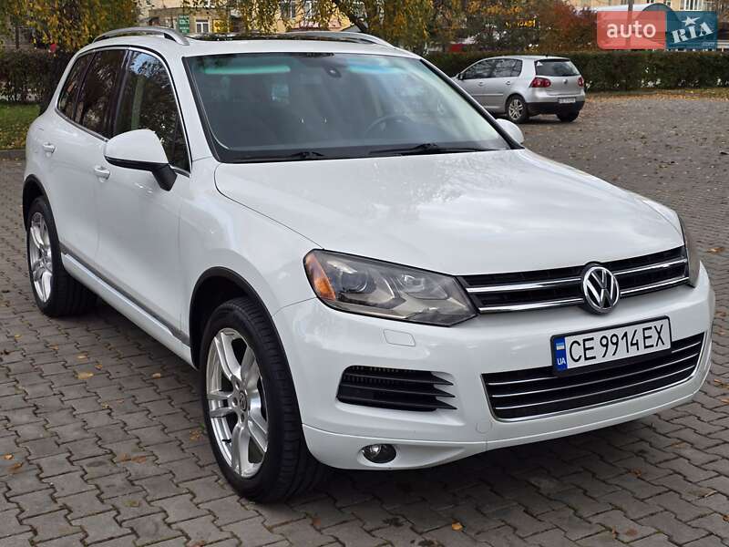 Позашляховик / Кросовер Volkswagen Touareg 2012 в Чернівцях