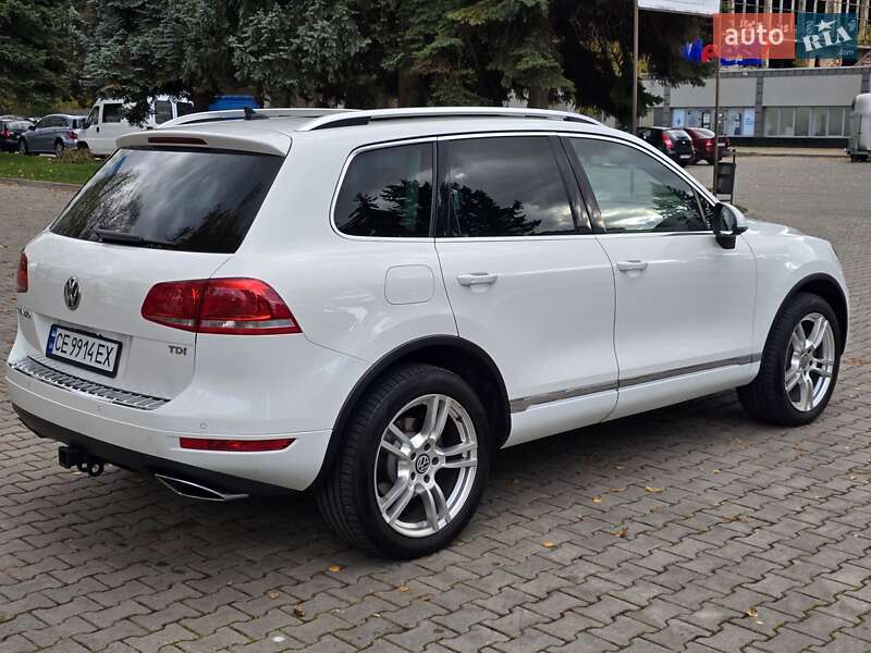 Позашляховик / Кросовер Volkswagen Touareg 2012 в Чернівцях