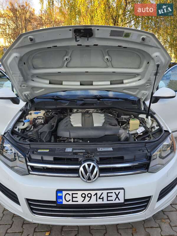 Позашляховик / Кросовер Volkswagen Touareg 2012 в Чернівцях