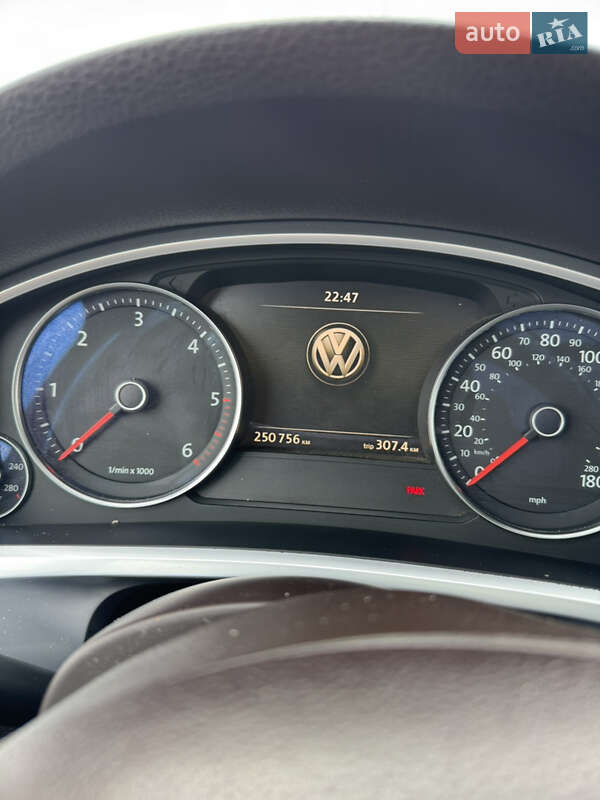 Позашляховик / Кросовер Volkswagen Touareg 2012 в Львові