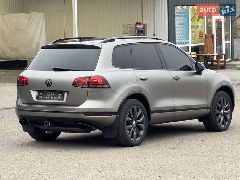 Внедорожник / Кроссовер Volkswagen Touareg 2015 в Днепре
