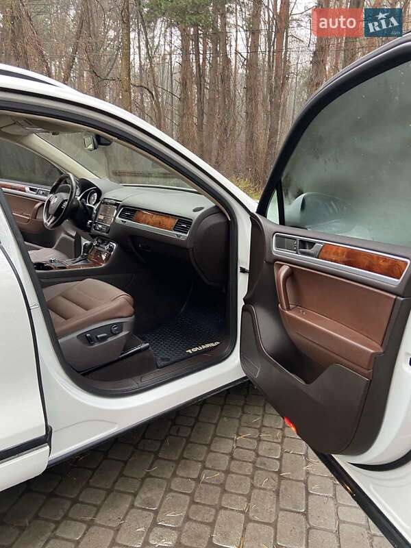 Позашляховик / Кросовер Volkswagen Touareg 2012 в Львові