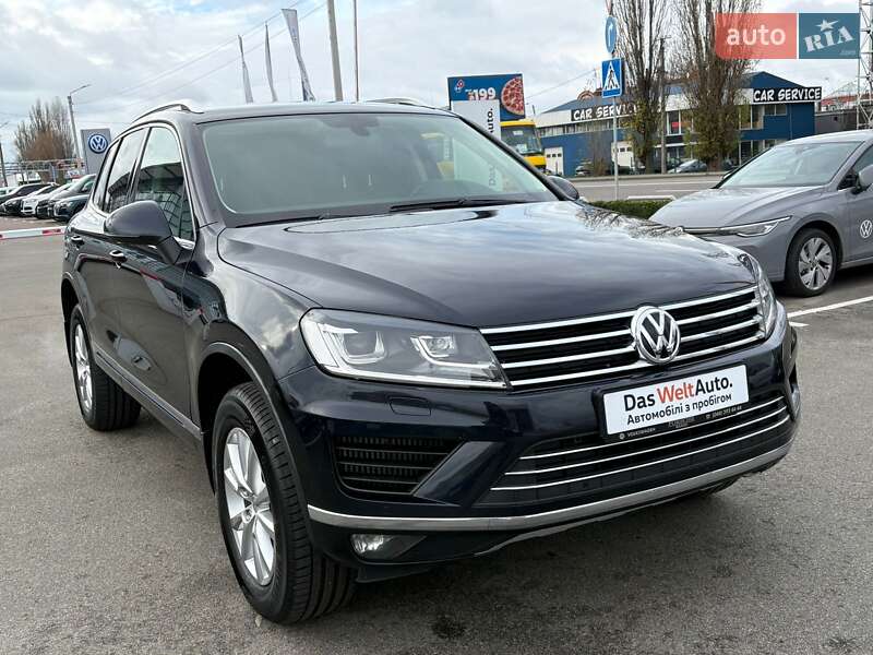 Внедорожник / Кроссовер Volkswagen Touareg 2015 в Киеве
