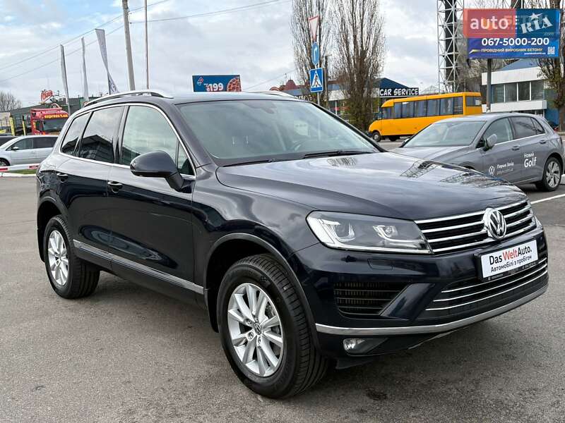 Внедорожник / Кроссовер Volkswagen Touareg 2015 в Киеве