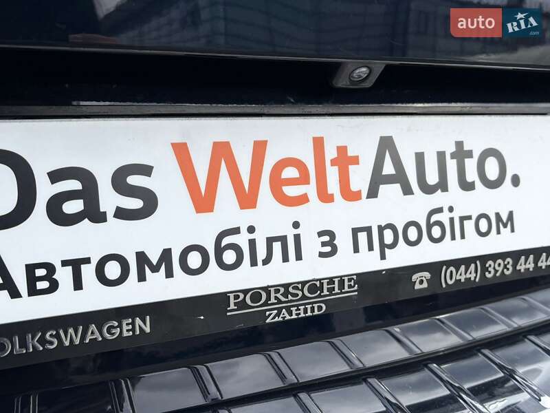 Внедорожник / Кроссовер Volkswagen Touareg 2015 в Киеве