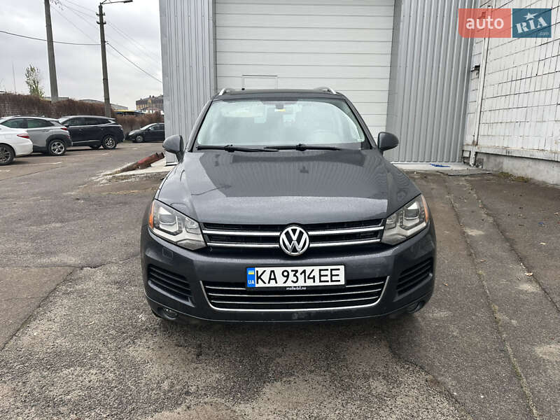 Внедорожник / Кроссовер Volkswagen Touareg 2013 в Киеве