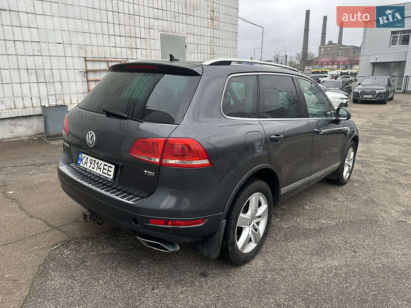 Внедорожник / Кроссовер Volkswagen Touareg 2013 в Киеве