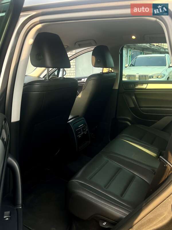 Позашляховик / Кросовер Volkswagen Touareg 2014 в Кам'янському