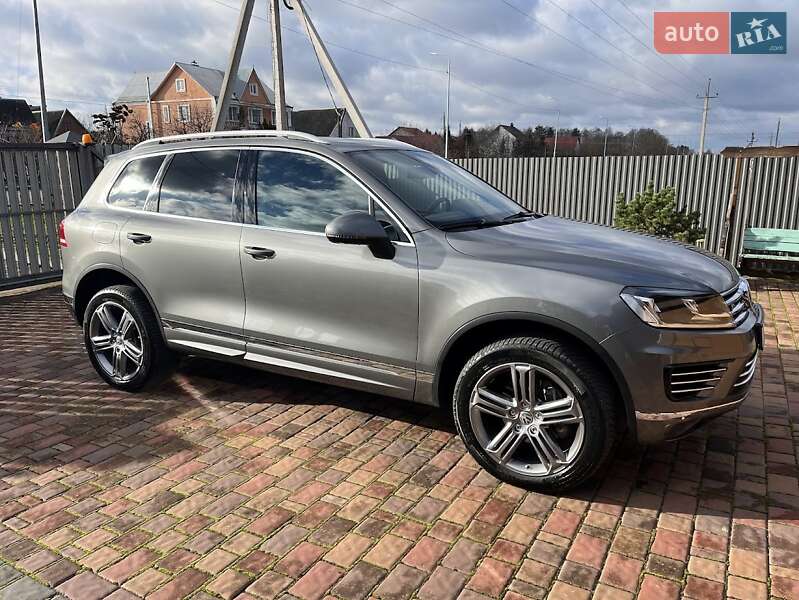 Внедорожник / Кроссовер Volkswagen Touareg 2016 в Луцке