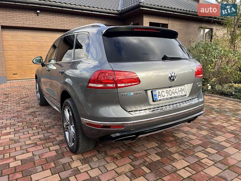 Внедорожник / Кроссовер Volkswagen Touareg 2016 в Луцке