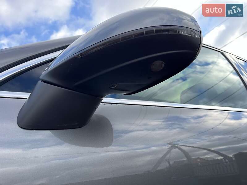 Внедорожник / Кроссовер Volkswagen Touareg 2016 в Луцке