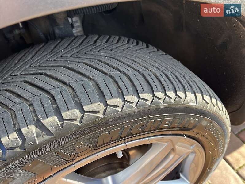 Внедорожник / Кроссовер Volkswagen Touareg 2016 в Луцке