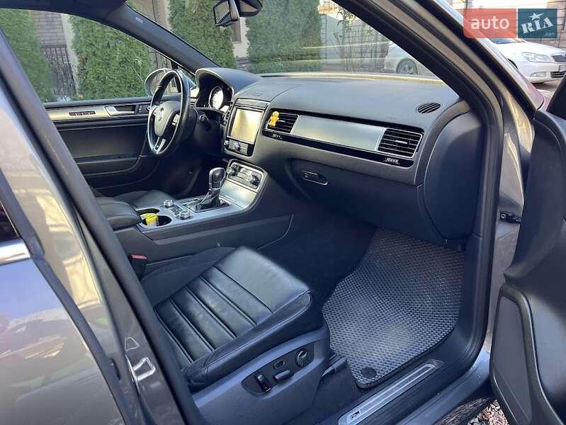 Внедорожник / Кроссовер Volkswagen Touareg 2016 в Луцке