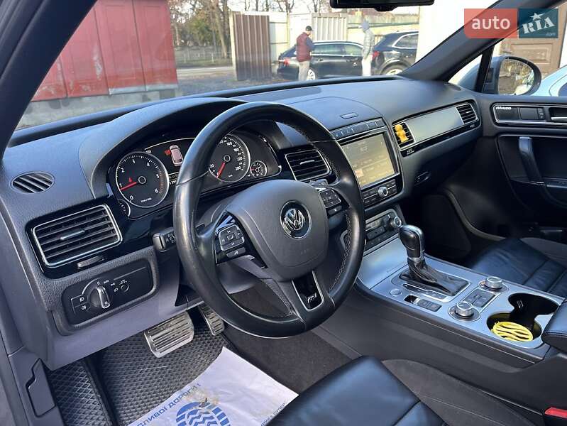 Внедорожник / Кроссовер Volkswagen Touareg 2016 в Луцке