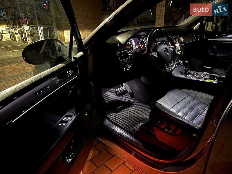 Внедорожник / Кроссовер Volkswagen Touareg 2016 в Луцке