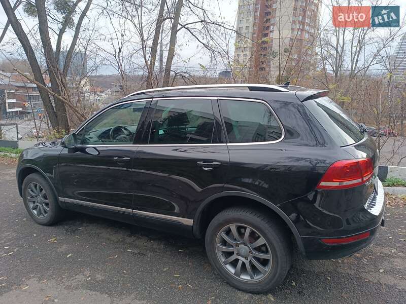 Позашляховик / Кросовер Volkswagen Touareg 2012 в Києві