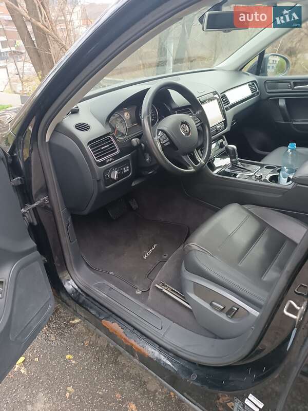 Позашляховик / Кросовер Volkswagen Touareg 2012 в Києві