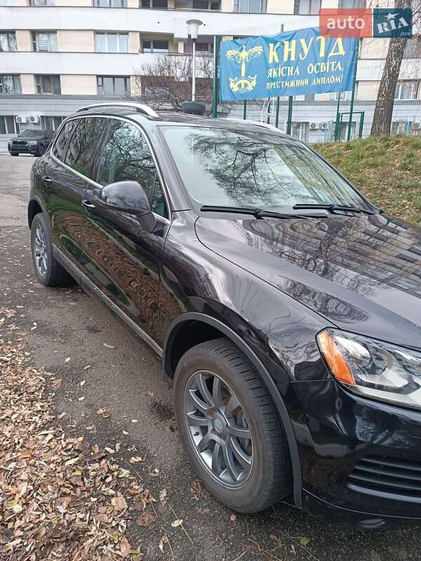 Позашляховик / Кросовер Volkswagen Touareg 2012 в Києві