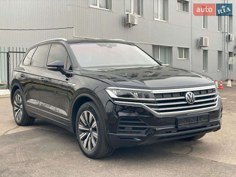 Внедорожник / Кроссовер Volkswagen Touareg 2020 в Киеве