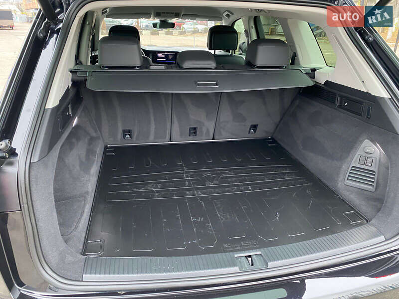 Внедорожник / Кроссовер Volkswagen Touareg 2020 в Киеве