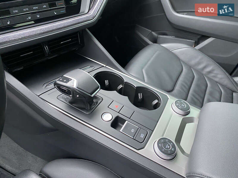 Внедорожник / Кроссовер Volkswagen Touareg 2020 в Киеве