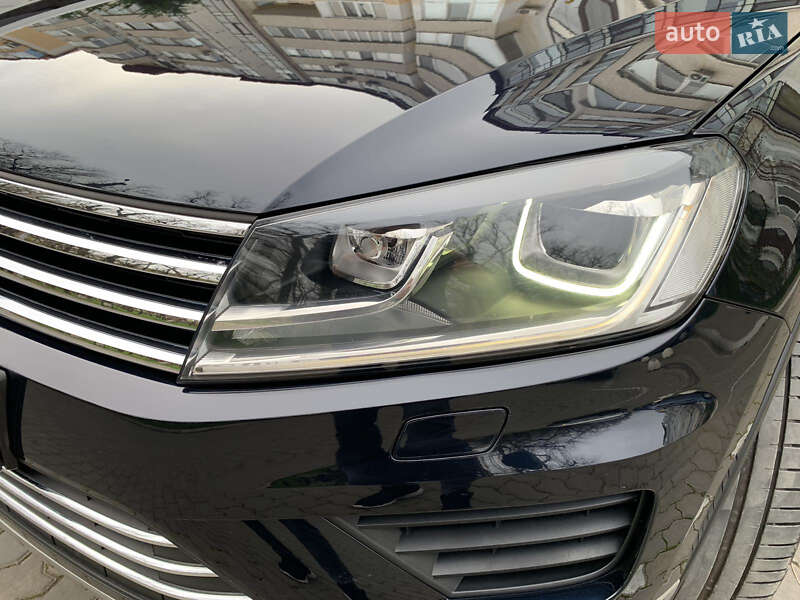 Внедорожник / Кроссовер Volkswagen Touareg 2016 в Одессе
