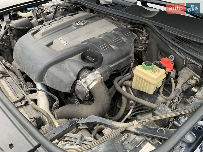 Внедорожник / Кроссовер Volkswagen Touareg 2016 в Одессе