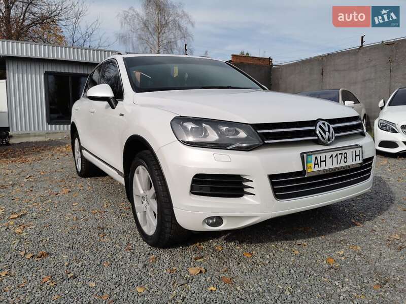 Внедорожник / Кроссовер Volkswagen Touareg 2013 в Хмельницком