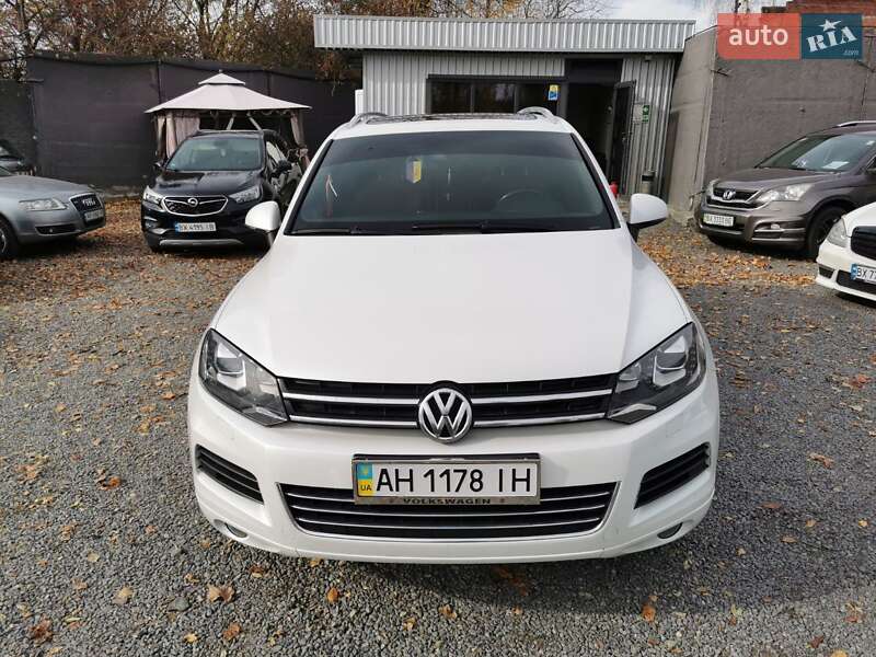 Внедорожник / Кроссовер Volkswagen Touareg 2013 в Хмельницком