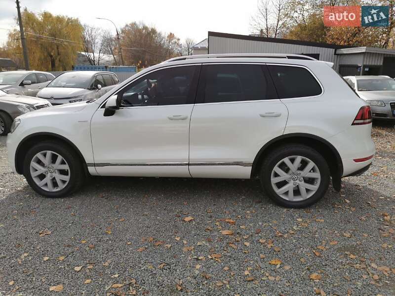Внедорожник / Кроссовер Volkswagen Touareg 2013 в Хмельницком