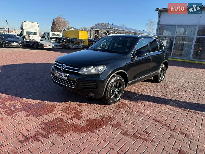 Внедорожник / Кроссовер Volkswagen Touareg 2013 в Ровно