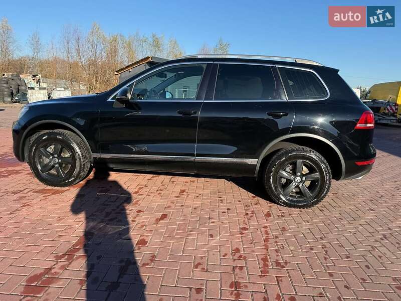 Внедорожник / Кроссовер Volkswagen Touareg 2013 в Ровно