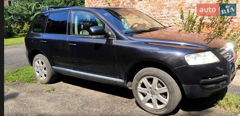 Внедорожник / Кроссовер Volkswagen Touareg 2003 в Краснограде