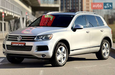 Внедорожник / Кроссовер Volkswagen Touareg 2013 в Киеве
