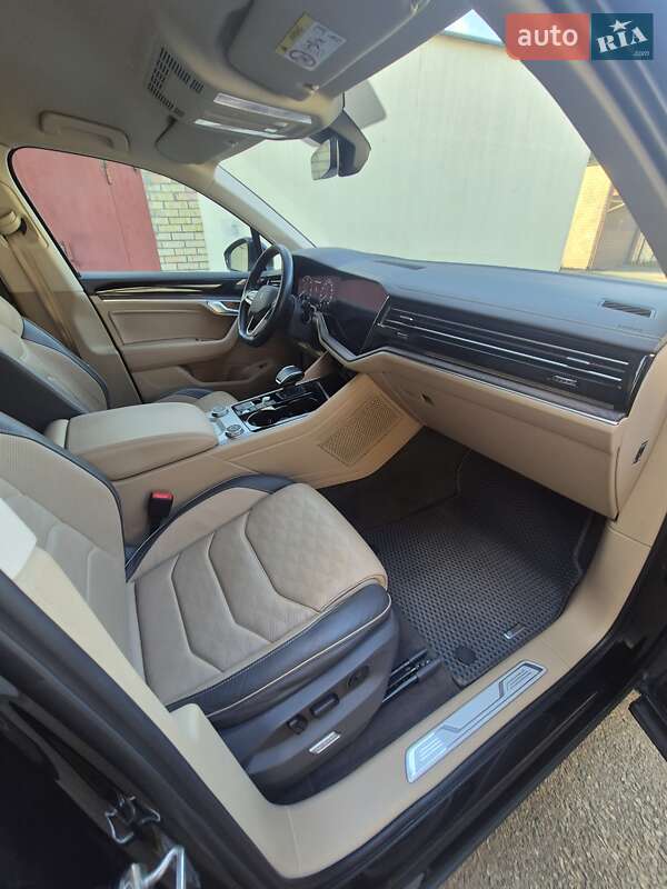 Внедорожник / Кроссовер Volkswagen Touareg 2023 в Киеве