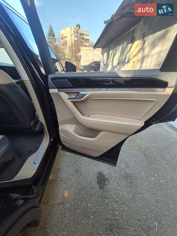 Внедорожник / Кроссовер Volkswagen Touareg 2023 в Киеве