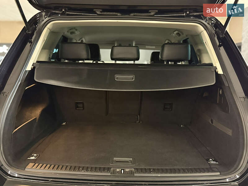 Внедорожник / Кроссовер Volkswagen Touareg 2015 в Николаеве