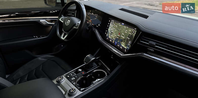 Внедорожник / Кроссовер Volkswagen Touareg 2018 в Черкассах