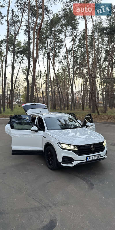 Внедорожник / Кроссовер Volkswagen Touareg 2018 в Черкассах