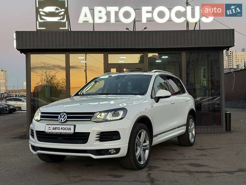 Внедорожник / Кроссовер Volkswagen Touareg 2012 в Киеве
